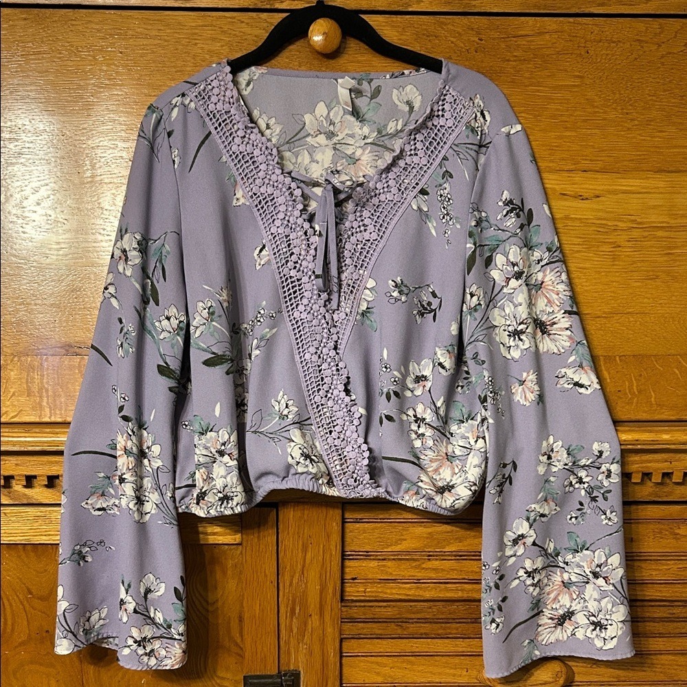 Xhilaration Lavender Floral Lace Up Crop‎ Top Bell Sleeve XL